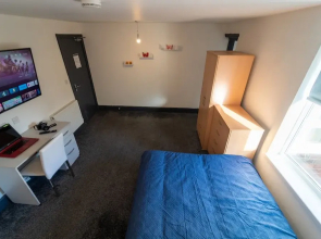 968 Pershore Road Studios in Guest House