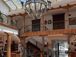 Hotel & Suites El Quijote