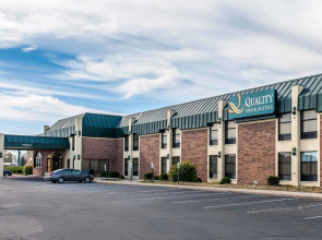 Quality Inn & Suites Shelbyville I-74