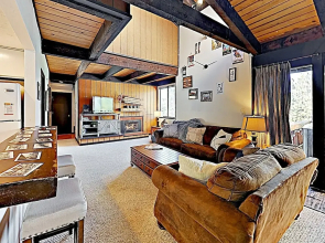 New Listing! Mountain-View Townhome w/ Hot Tub townhouse