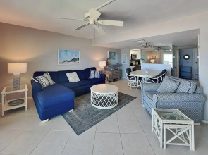 Barry Palm 202 by Distinctive Beach Rentals