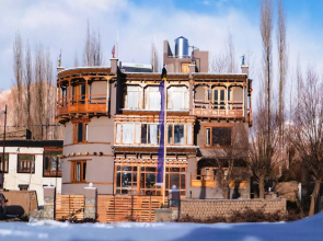 Dakpa House