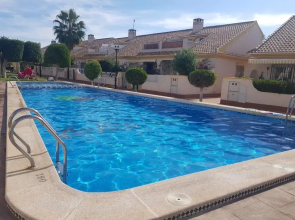 Cabo Roig ✓3 BDR sleeps 5✓Pool View✓Family Friendly ✓Walking Distance to Amenities & Beach