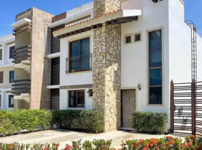 Prime Location House at Cerritos Great Price