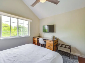 13 Mi to Dtwn Denver: Arvada Townhome w/ Deck