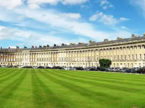 Stunning Royal Crescent Apartment with 3 Bedrooms