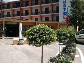 Kiris Hotel