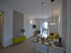 The View-rainbow Design Lake View Apartment