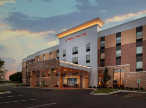 Hampton Inn & Suites Chicago-Burr Ridge
