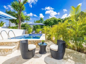 Relaxing 3-bedroom Villa With Pool Rooftop Jacuzzi in a Secluded Setting