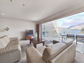 Lakefront Living - 4 Bedrm Apartmt Alpine Village