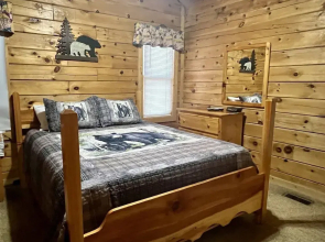 Er58 - Blue Heaven - Great Location! Close To All The Action! 1 Bedroom Cabin by RedAwning