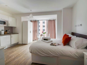 Central Liverpool Studio For 2 Guests!