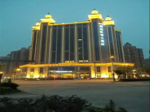 Kolam Gloria Plaza Hotel
