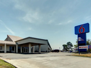 Executive Inn & Suites
