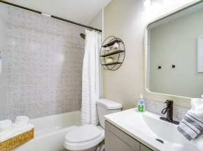 Sebastian Retreat w/ Screened Porch: 6 Mi to Beach
