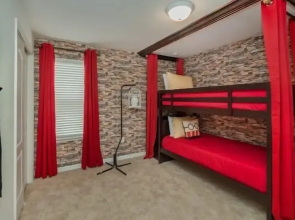 Beautiful 6 bedroom 4.5 Bathroom Pool Home in Windsor at Westside