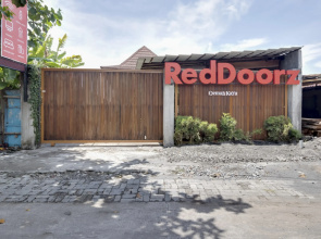 RedDoorz @ Omah Kayu Homestay