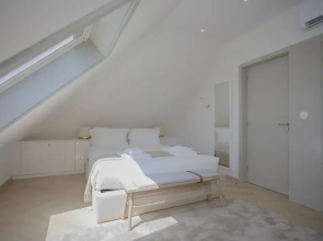Liiiving - Luxury Beachfront Apartment V