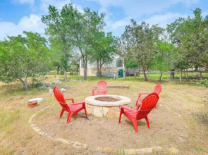 San Marcos Home w/ Fire Pit ~ 10 Mi to Downtown!