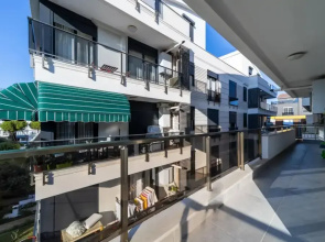 Central Flat With Balcony Near Sea in Muratpasa