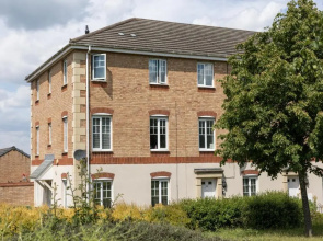 LARGE & NEW Contractor House & Private Parking & Garden & close toM6