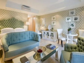 The Twelve Apostles Hotel and Spa
