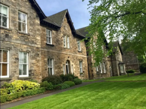 Traditional 2 Bedroom Home in Edinburgh