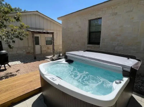 Willies House With Country Views - Shared Party Barn