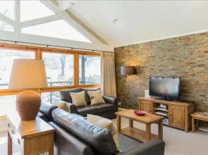 Cameron House Detached Lodge L1
