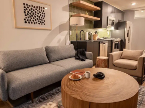 Sosuite 2BR Apt w Patio W D Sofabed