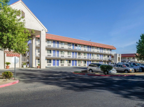 Studio 6 Fresno, CA - Extended Stay