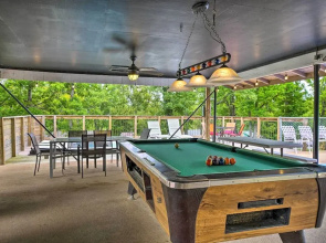 Pool Access! Waterfront Home on Table Rock Lake