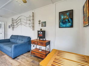 Cozy Canyon Lake Cottage Rental w/ Private Hot Tub