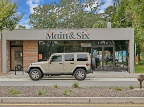 Large 1 BR carriage house in historic SPR