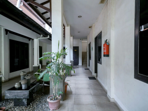 RedDoorz @ Avros Guest House Medan