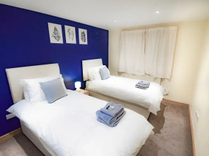 2 Bedroom City Apartment - Close to Queens Hospital
