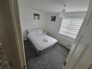House-sleeps7-parking-garden-sportschannels