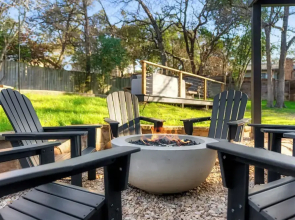Luxury Zilker Home Pool Hot Tub Kitchen