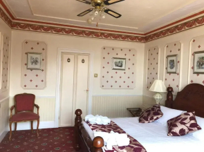 Everglades Hotel