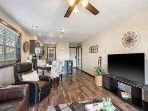 Peaceful Resort Condo Holiday Home for 6