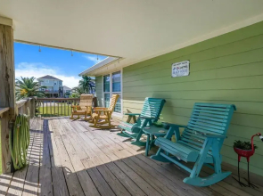 The Happy Patch 2 Bedroom Home by RedAwning