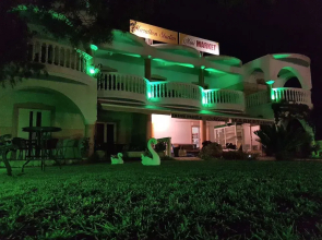 Marathon Studios &Apartments