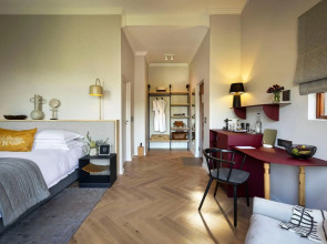 Отель Premier Inn Dubai Dragon Mart