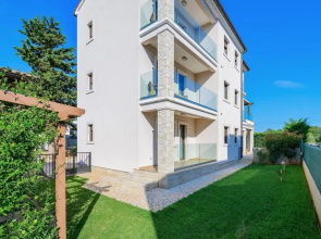 Amazing Home in Fazana With 6 Bedrooms, Wifi and Outdoor Swimming Pool