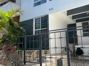 Casa Zona Iteso, Expo, Plaza del Sol, 4 habitaciones 8 huespedes / compartida