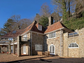 Oversteps House