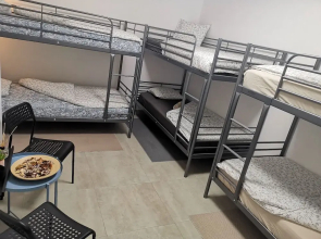 "room in Guest Room - Hostel Próximo A Praia P/ Surf Na Caparica"