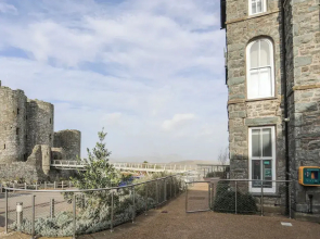Harlech Apartments - Matholwch