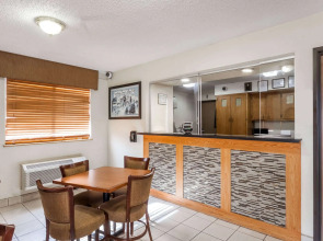 Super 8 by Wyndham College Park Wash DC Area